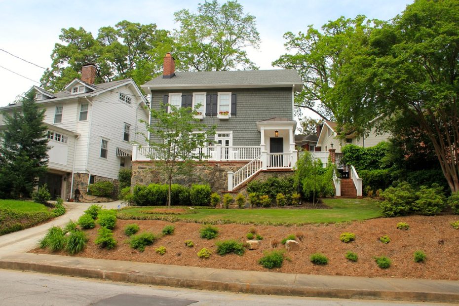 photo of suburban Atlanta neighborhood